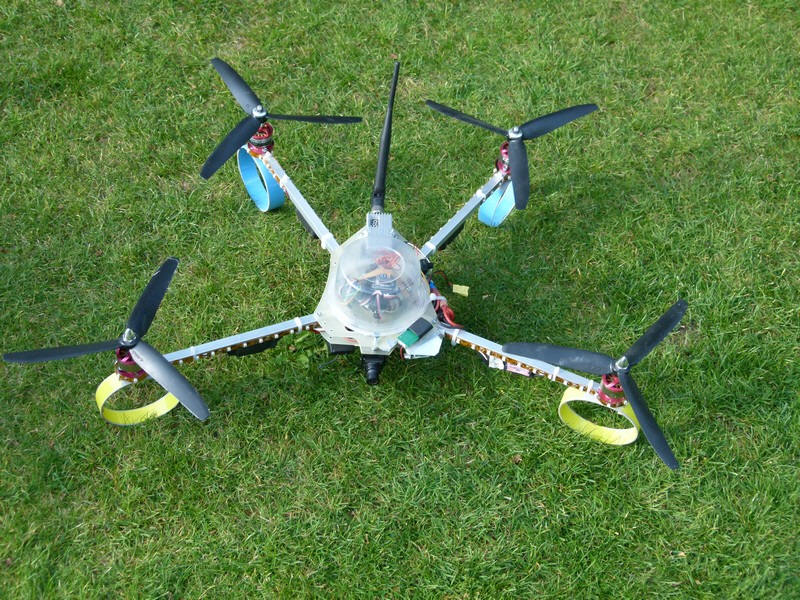 Piste pour atterrissage de drones multicoptères quadricoptère